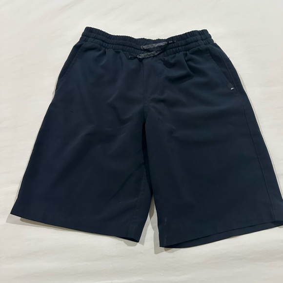 Boys Quiksilver shorts size medium in navy blue and in excellent condition. - Picture 1 of 3